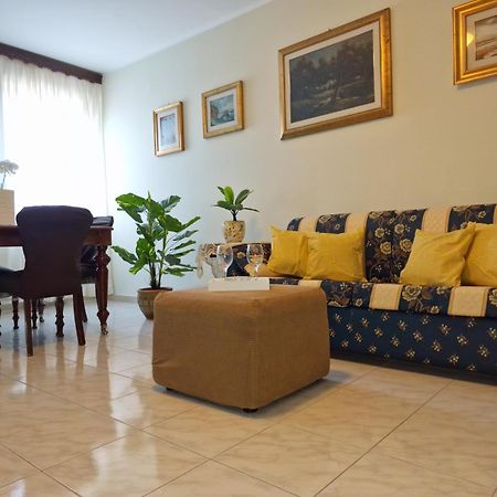 Lorenzo Guest Suite With Free Private Parking-- Cantieri Culturali ปาแลร์โม ภายนอก รูปภาพ