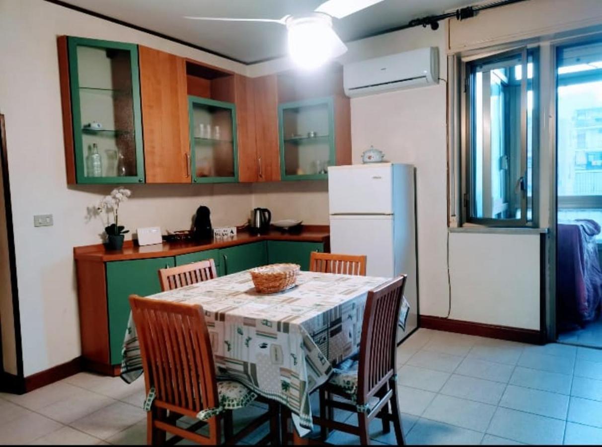 Lorenzo Guest Suite With Free Private Parking-- Cantieri Culturali ปาแลร์โม ภายนอก รูปภาพ